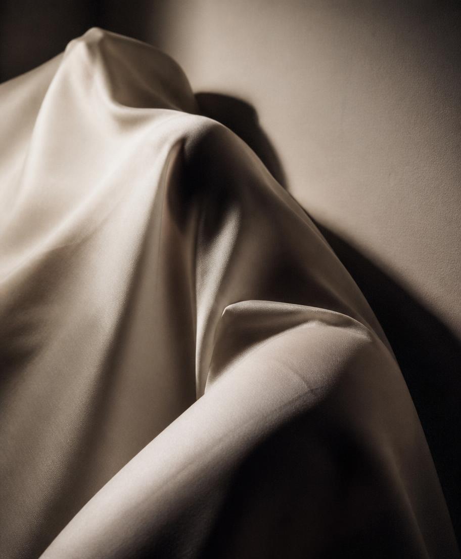 Draped fabric study representing gynecomastia surgery planning